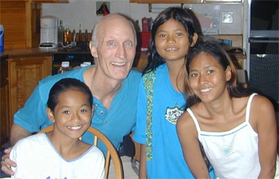 On Kauai with the lovely Coon daughters, Anela, Anolani, and Amara , November 2003